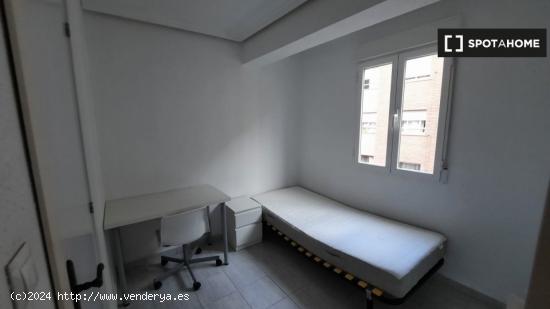 Alquiler de habitaciones en apartamento de 5 dormitorios en Rascanya, Valencia - VALENCIA