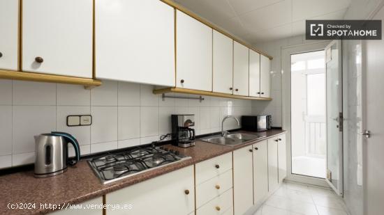 Alquiler de habitaciones en piso de 5 habitaciones en El Poble-Sec - BARCELONA