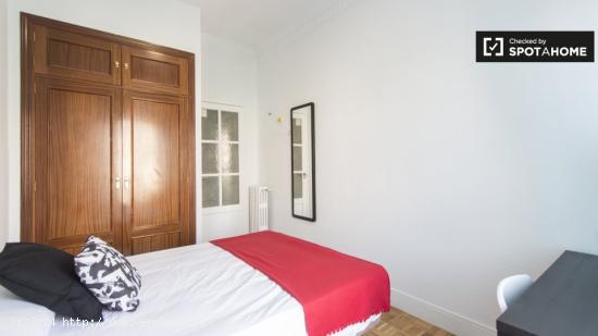 Acogedora habitación en apartamento de 7 habitaciones, Moncloa - MADRID