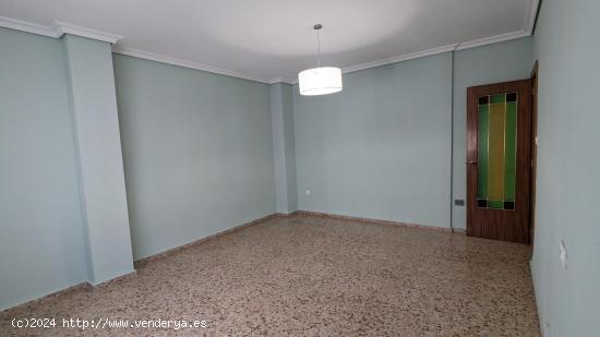 Piso de 4 habitaciones en zona céntrica de Tavernes de la Valldigna - VALENCIA