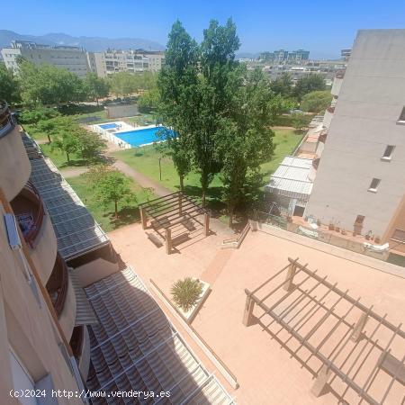 Piso de tres habitaciones en última planta - MALAGA