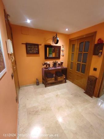 VIVIENDA IMPECABLE CON TERRAZA , PARKING Y TRASTERO EN PLENO CORAZON DE MONTCADA - BARCELONA