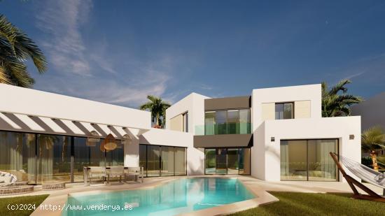 Villa de 4 dormitorios en Estepona - MALAGA