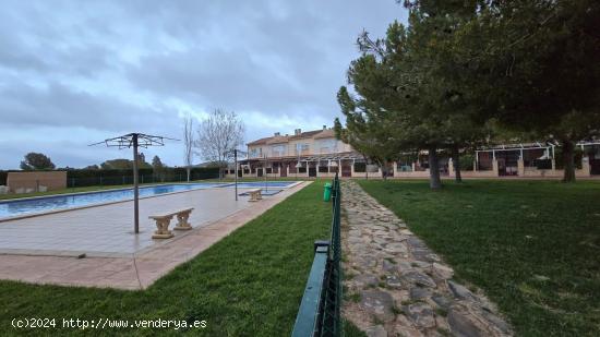 BUNGALOW REFORMADO CON SOTANO ACABADO  , PISCINA - ALICANTE