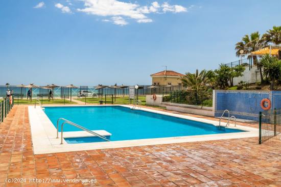 ÁTICO CON ESPECTACULARES VISTAS AL MAR EN ESTEPONA - MALAGA