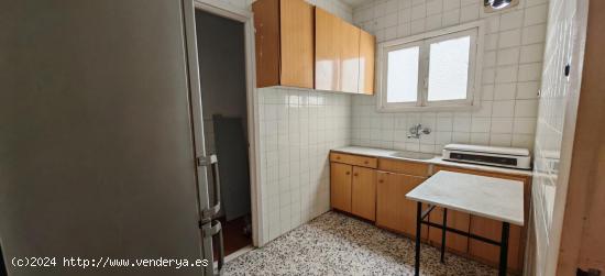 Piso en calle Altamira con 3 dormitorios - ALMERIA