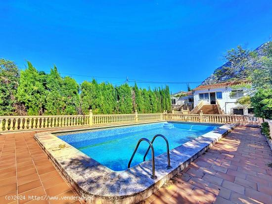 Impresionante Villa en Denia con vistas al mar y al Castillo - ALICANTE