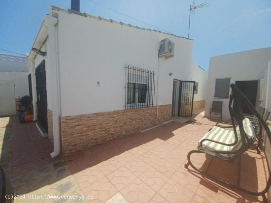 Villa independiente renovada con apartamento para separado en Montezenia - ALICANTE