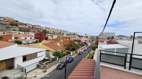 Ático en Alquiler con 2 Habitaciones y Terraza  zona Ciudad Jardín - LAS PALMAS