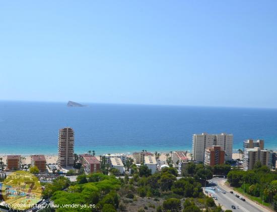 SE VENDE PISO DE 4 DORMITORIOS CON VISTAS AL MAR Y GARAJE CABINADO EN PONIENTE - ALICANTE