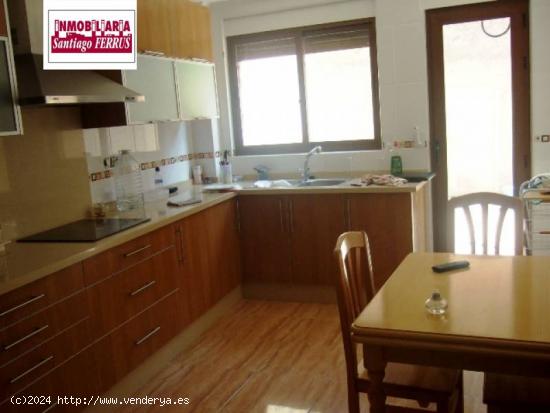 CASA EN VENTA EN LLOMBAI - VALENCIA