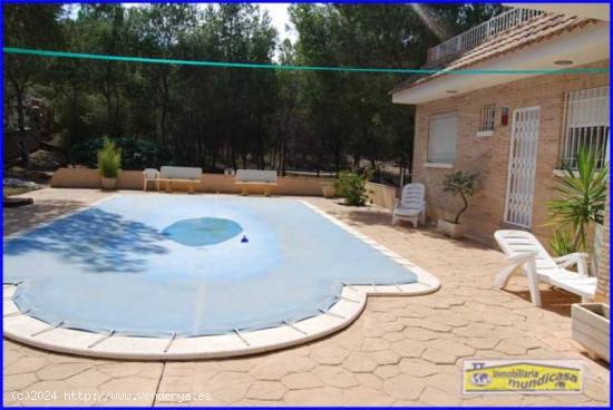 Se vende chalet en Urb. Montecantalar con 3.000 m parcela con piscina propia. - MURCIA