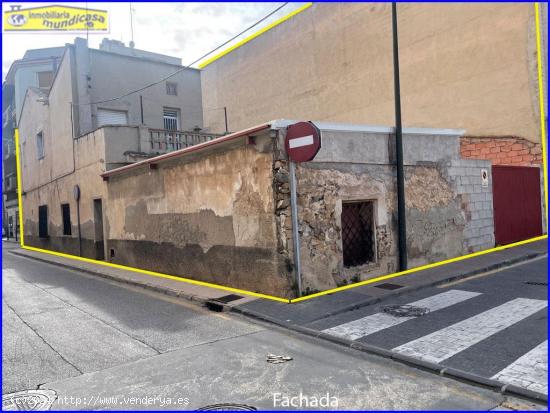 Casa en esquina con terreno para reformar o edificar en Santomera - MURCIA