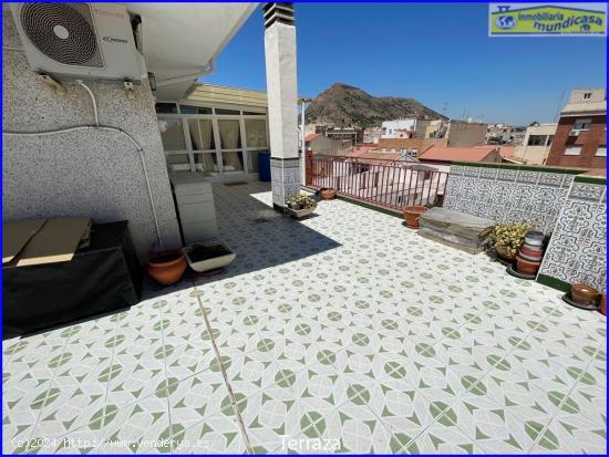 Ático de 4 dormitorios, 2 baños, con 68 m2 de terraza. - MURCIA