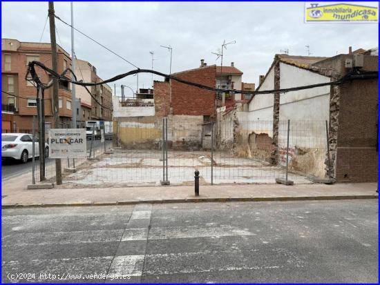 Solar en esquina con fachada a C/ La Luz y Carretera de Abanilla - MURCIA