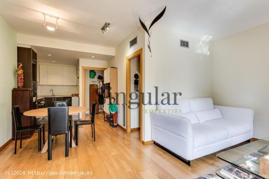 Apartamento junto a la  Plaza de la Concordia  en el barrio de Les Corts - BARCELONA