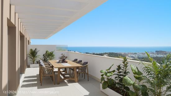 PLANTA BAJA CON JARDÍN Y TERRAZA CUBIERTA Y DESCUBIERTA, ORIENTADA AL SUR Y CON VISTAS AL MAR. - MA