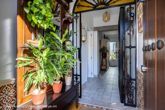 Bonita casa totalmente rehabilitada con patio, terraza y garaje en Utrera - SEVILLA