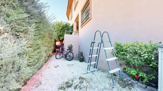 Gran Adosado de 4 Plantas en Los Pacos. Ubicada en... - MALAGA