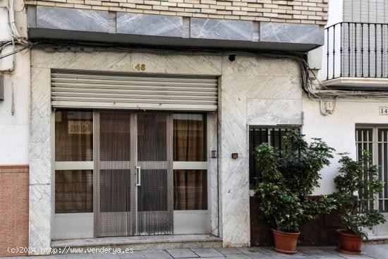 VENTA DE CASA CON LOCAL COMERCIAL EN EL MISMO CENTRO DE LANJARÓN (GRANADA) - GRANADA