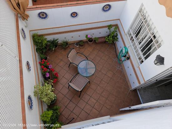 ESPACIOSA CASA VPO CON PATIO Y SOLARIUM PRIVADO, MÁS LOCAL-COCHERA PARA 2 COCHES - CORDOBA