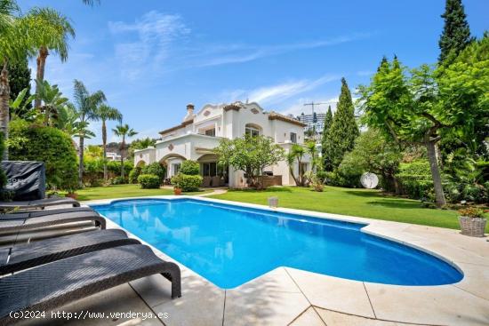 Villa de lujo de 5 dormitorios y 5 baños en La Quinta, Benahavís - MALAGA