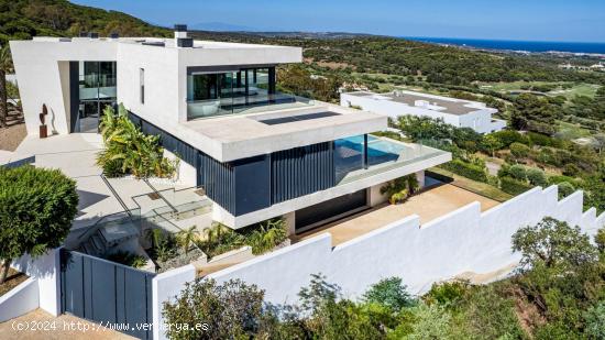 Villa de lujo de 5 dormitorios y 5 baños con Vistas al Mar, Sotogrande, San Roque - CADIZ