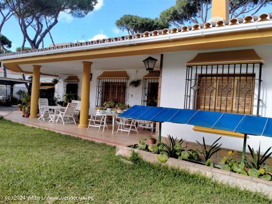 Chalet urbano en zona Playa de la Barrosa - CADIZ