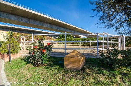 VENTA DE CENTRO EQUESTRE CON LICENCIA DE CUADRA MAYOR -  30 boxes FINCA URBANA CON VIVIENDA - MALAGA