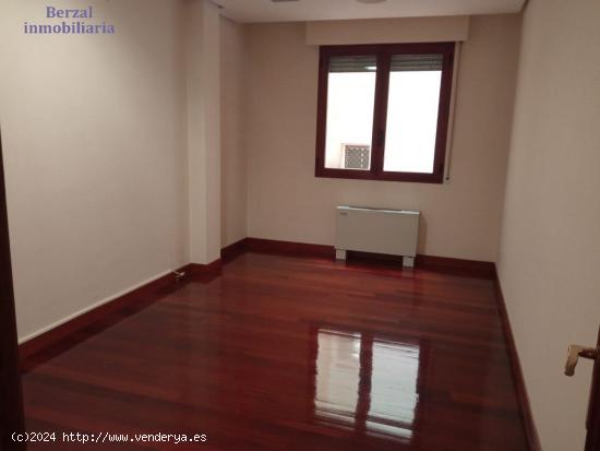 Oficina de 50 m², en alquiler, en pleno centro. Junto al Espolón. - LA RIOJA