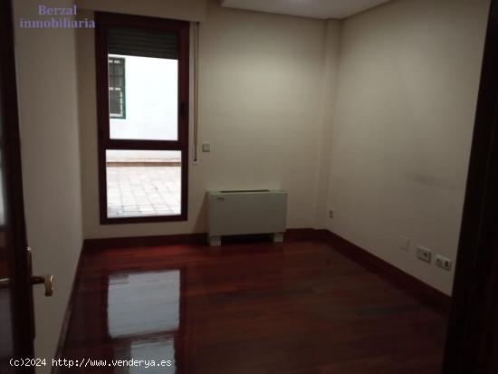 Oficina de 50 m², en alquiler, en pleno centro. Junto al Espolón. - LA RIOJA