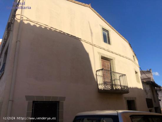 Casa de pueblo, con garaje para dos coches, terraza en esquina. - LA RIOJA