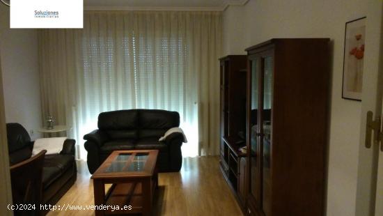 Apartamento en pleno centro de Albacete, muy cerca de la Plaza del Altozano, y con plaza de garaje. 