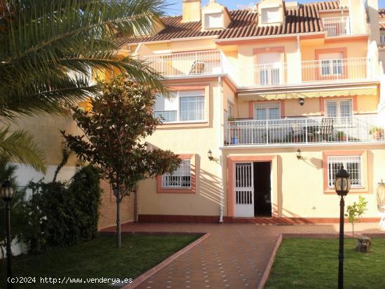 SE VENDE CASA EN URBANIZACIÓN AZAHAR - JAEN