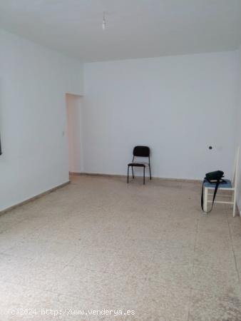 SE VENDE AMPLIO PISO EN LA ALCANTARILLA - JAEN