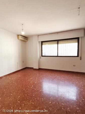 SE VENDE PISO 2 DORMITORIOS y DOS BAÑOS ZONA MILLÁN DE PRIEGO - JAEN