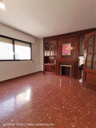 SE VENDE PISO 2 DORMITORIOS y DOS BAÑOS ZONA MILLÁN DE PRIEGO - JAEN