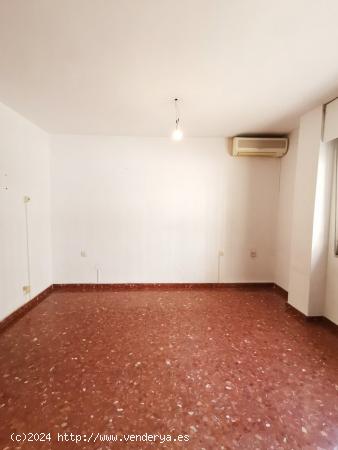 SE VENDE PISO 2 DORMITORIOS y DOS BAÑOS ZONA MILLÁN DE PRIEGO - JAEN