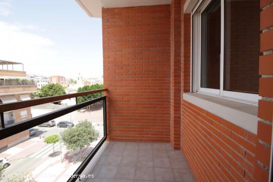 ATICO EN JUAN DE BORBON CON TERRAZA DE 50 METROS - MURCIA