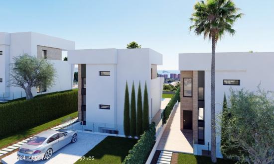 VILLA DE LUJO EN RESIDENCIAL CERCA DEL MAR - ALICANTE