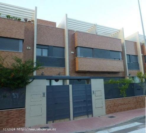 Chalet adosado situado en una de las mejores zonas de Castellón. ¡GRAN OCASIÓN! - CASTELLON