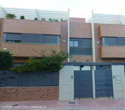 Chalet adosado situado en una de las mejores zonas de Castellón. ¡GRAN OCASIÓN! - CASTELLON