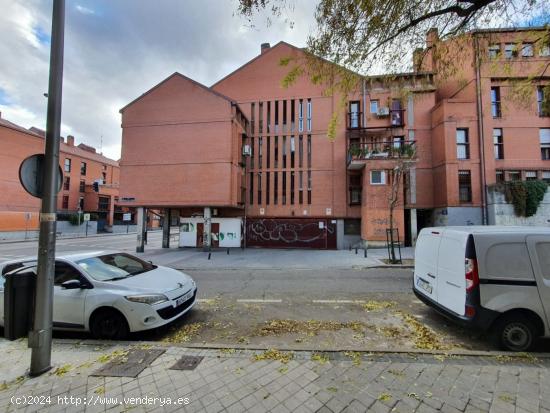 Plaza de garaje para moto en General Ricardos 264 esquina a Monseñor Oscar Romero - MADRID