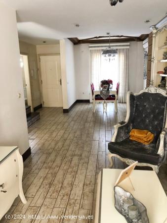 CASA REFORMADA EN BUENA ZONA - SEVILLA