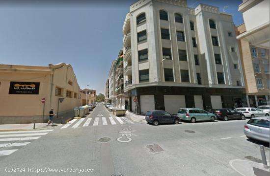 Local en venta con vado y espacio para dos coches - ALICANTE