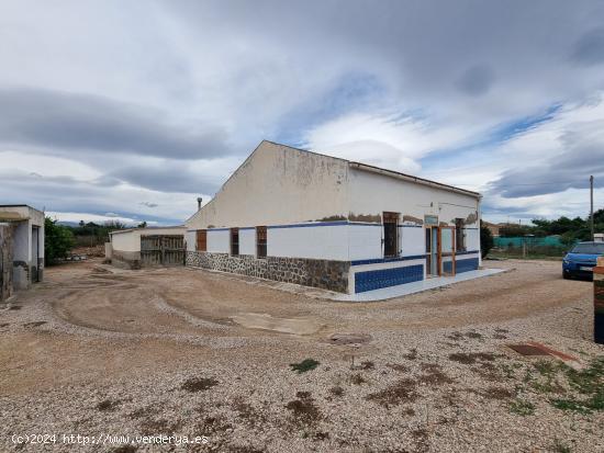Casa de Campo en Torrellano para Reformar - ¡Un Lugar Perfecto Para Crear Tu Hogar Ideal! - ALICANT