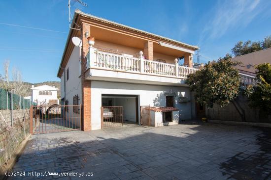 Casa en Huetor Santillan - GRANADA