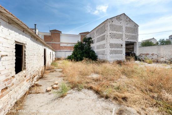 Casa con terreno en el centro de Churriana de la Vega - GRANADA