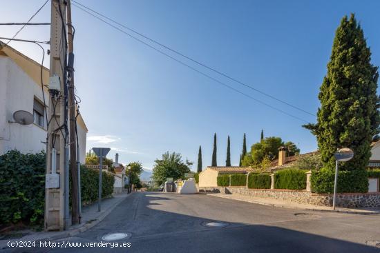 Compra tu parcela para hacer la casa de tus sueños a 5 min de Granada. Huétor Vega - GRANADA