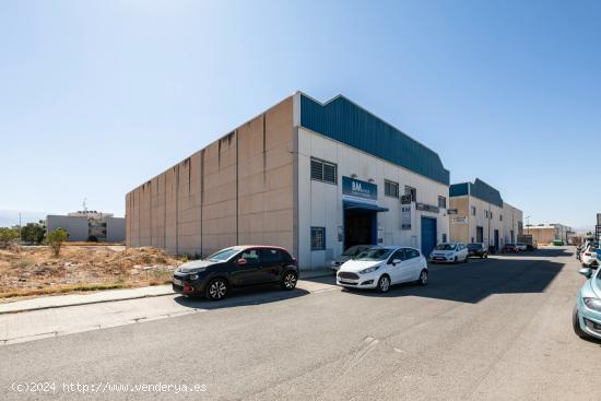 Se vende parcela industrial de 809 metros cuadrados en el Poligono Hurpe de Atarfe. - GRANADA